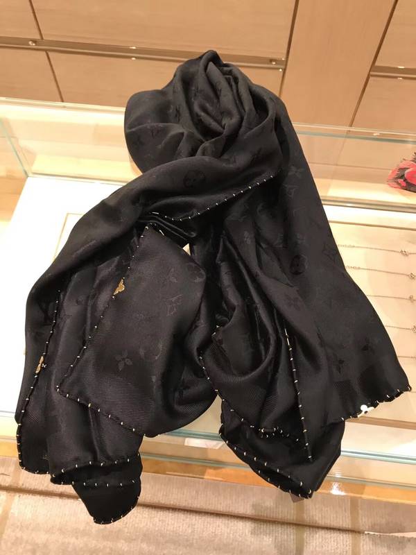 Louis Vuitton Scarf LVC00610